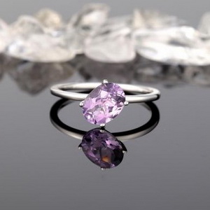 结婚纪念物  钻石戒指